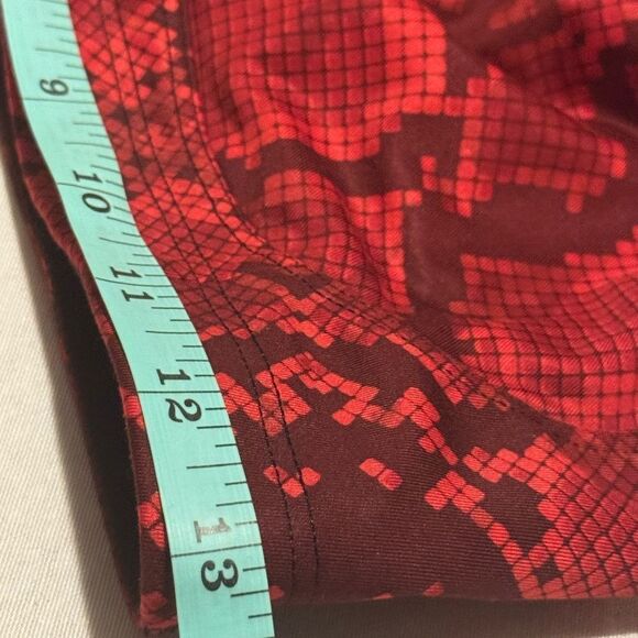 Lululemon Ta Ta Tamer III 34DD Snake Red Tide Cranberry Sports Bra Logo NO
PADS - Picture 6 of 6